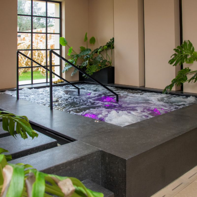Area wellness con vasca idromassaggio Etimo Beauty & Wellness Tricase - Water Passion
